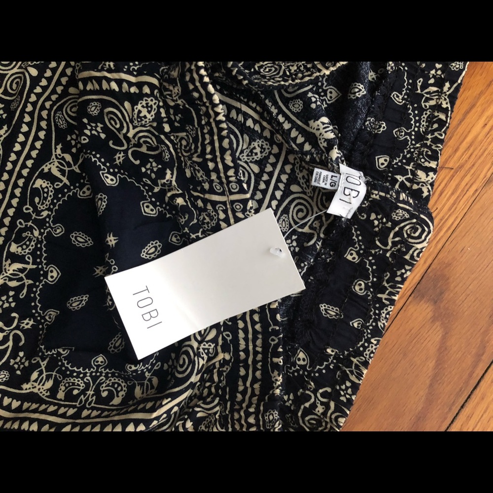 Women’s ruffle shorts in bandana pattern